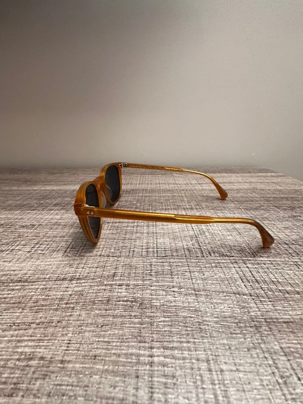 OLIVER PEOPLES / FINLEY ESQ. SUN OV  AMBER ACETATE